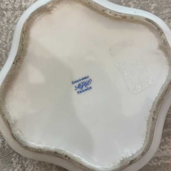 Limoges Porcelain Keepsake Box - Picture 3 of 4